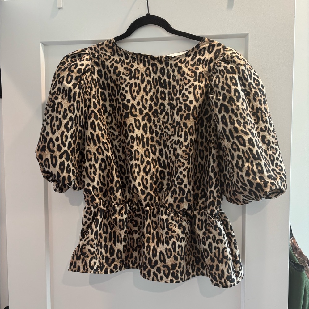Leopard Print Puff Sleeve Top